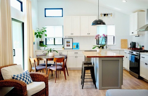 Mira Mesa Casa | Newly Built, Modern Guest House