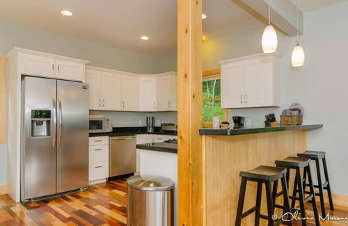 Asheville Casa | Cabaña de montaña de nueva construcción con vistas, privacidad y 10 min. ¡Desde el centro de la ciudad!