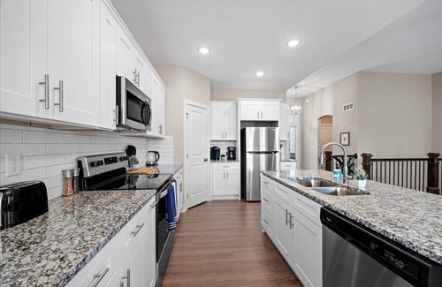 Blue Township Casa | Newly Built Ranch 4Bdr/ 3bath Style Home | Creek