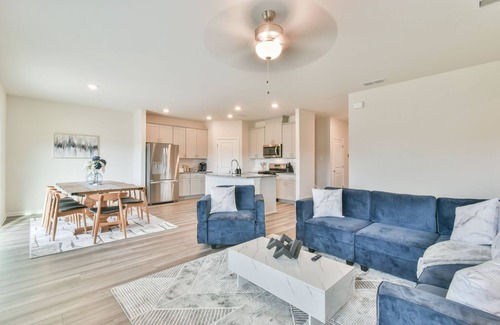 Fairburn Casa | Newly Built Stunning and Spacious Modern Home! Minutes Downtown