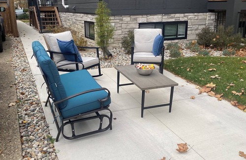 Wayne County Condominio | Newly-built modern farmhouse condo available in Grosse Pointe Park!