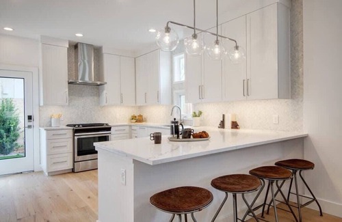 East MLK Casa | Newly Constructed Chic Home | Hot Tub