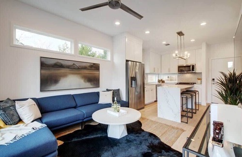 East MLK Casa | Newly Constructed Chic Home | Hot Tub