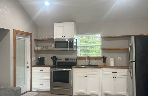 Trinity Cabina | Newly constructed waterfront cabin C1 with pond and Trinity River views