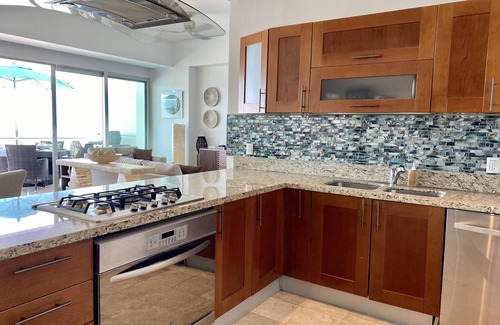 Bucerias Condominio | Newly Decorated Beachfront / Oceanfront Condo in Bucerias. Punta Arena.
