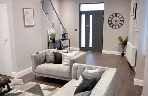 Northumberland Park Casa | Newly Decorated Luxury 3 Bedroom House in Tottenham, London