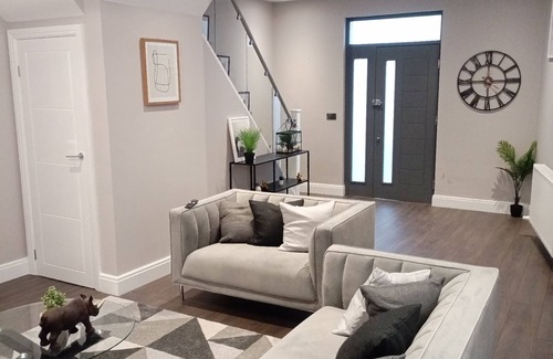 Northumberland Park Casa | Newly Decorated Luxury 3 Bedroom House in Tottenham, London