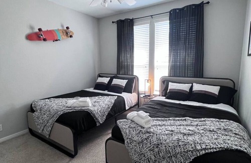 North Loop Casa | Newly Designed 3/2 Townhouse close to Domain / DT / SXSW Top Spots!