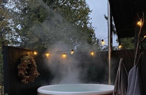 Gallatin Gateway Cabina | Newly Designed Home with Hot Tub | Aspects Big Sky