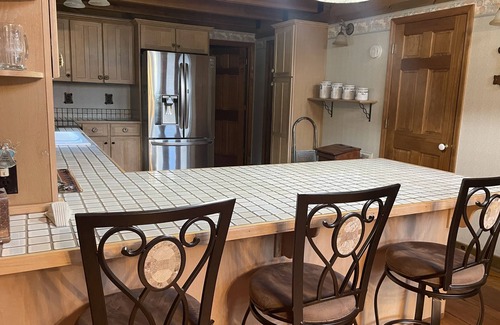 Chattaroy Cabina | Newly est. cabin close to trails, gas and great food!