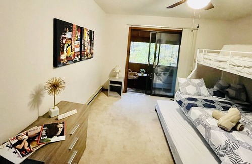 East Stroudsburg Cabina | Newly Furnished Home in Poconos 3bd 2bath