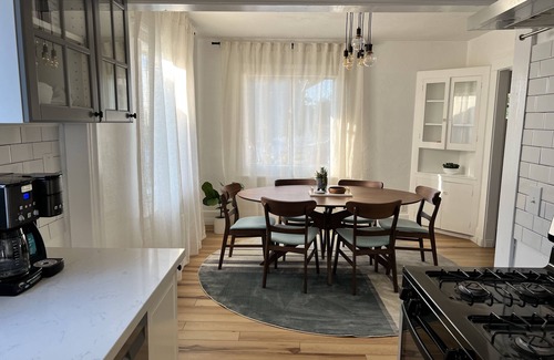 National City Casa | NEWLY Furnished Craftsman home-Pet-friendly, close to Base, Freeway, & Downtown.
