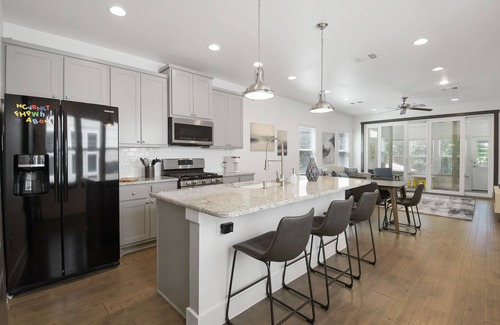 Mahncke Park Casa | Newly furnished near botanical garden/pearl/downtown - & playspace for the kids!