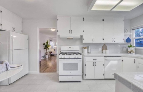 Duveneck - St. Francis Casa | Newly Furnished Retreat, 5 Min to Stanford & Downtown Palo Alto