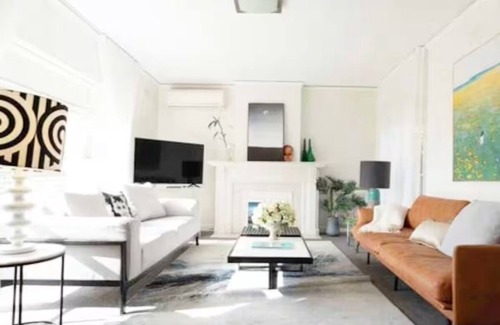 Toorak Casa | Newly Furnished Toorak Escape 3BR Garden