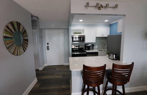 Northeast Virginia Beach Condominio | Newly Furnished 7th Floor Oceanfront Condo on the Boardwalk w/Pool