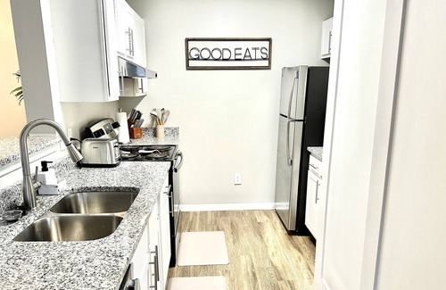 Nashville Apartamento | Newly Furnished w/ all the amenities you have at home! 20 min away from downtown