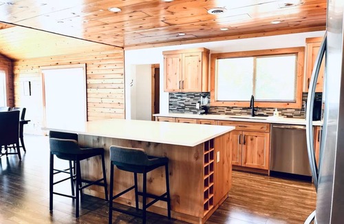 Squilax Casa | NEWLY LISTED: 4 BEDROOM WATERFRONT PROPERTY