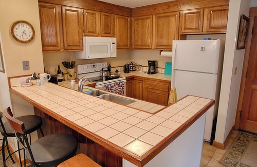 Tahoe City Condominio | NEWLY LISTED Remarkable Alpine Meadows River Run Condo, Private River Views