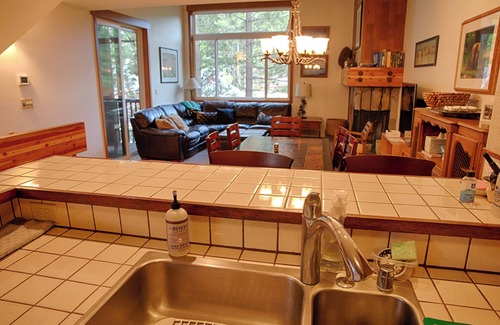 Tahoe City Condominio | NEWLY LISTED Remarkable Alpine Meadows River Run Condo, Private River Views
