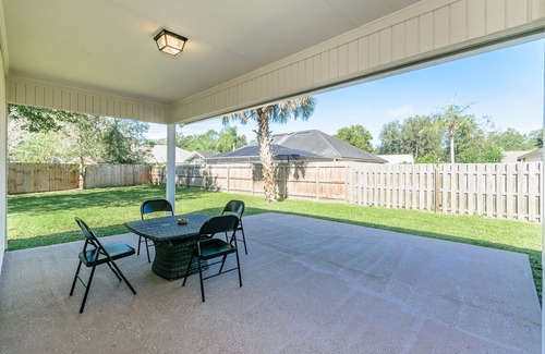 East Arlington Casa | Newly re-modeled, Spacious and Clean home in Great neighborhood - 65'' SmartTV!
