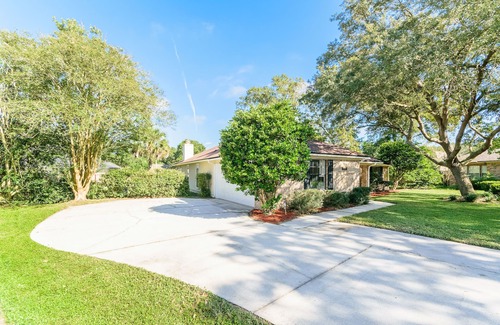 East Arlington Casa | Newly re-modeled, Spacious and Clean home in Great neighborhood - 65'' SmartTV!