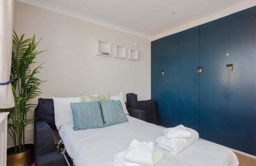 Bow Casa | Newly Refurbished 4 Bedroom House in East London