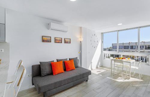 Playa del Aguila Apartamento | Newly Refurbished Beachfront
