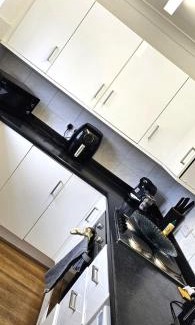 Slough Apartamento | Newly refurbished near Windsor Maidenhead and Reading 20 minutes train to London with parking
