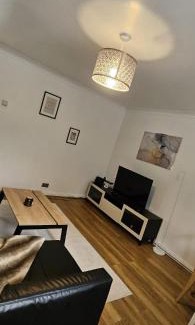 Slough Apartamento | Newly refurbished near Windsor Maidenhead and Reading 20 minutes train to London with parking