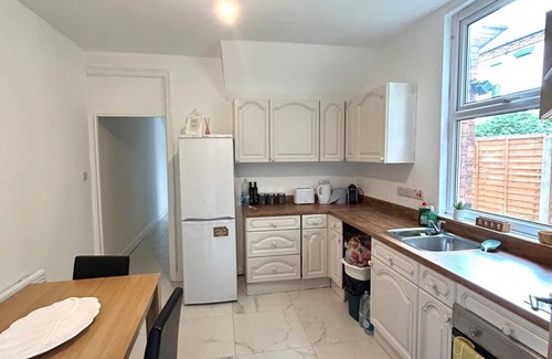 Nottingham Casa | Newly Refurbished Spacious and Bright House.7 min Drive to Nottingham Centre