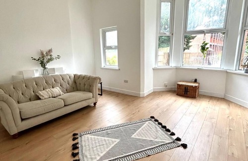 Nottingham Casa | Newly Refurbished Spacious and Bright House.7 min Drive to Nottingham Centre