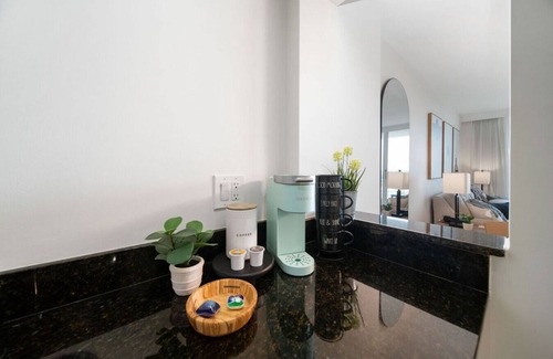 East Fort Lauderdale Condominio | Newly Refurnished 1 BR suite w/Ocean View sleeps 4