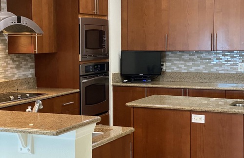 Daytona Beach Condominio | NEWLY REMODELED, NO storm damage, 2 suite retreat w/city & sunset views!