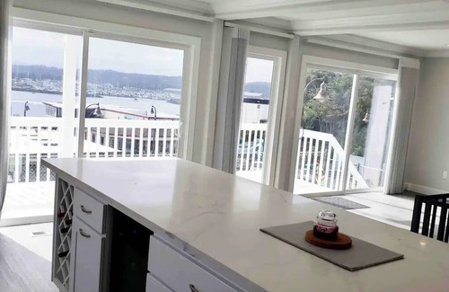 Newport Casa | Newly remodel Historic Coast Guard house 4-bedroom in awesome Newport with WiFi