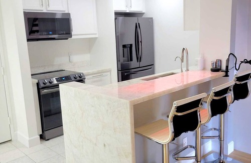Encino Condominio | Newly Remodeled 2 Bedroom Condo with Loft