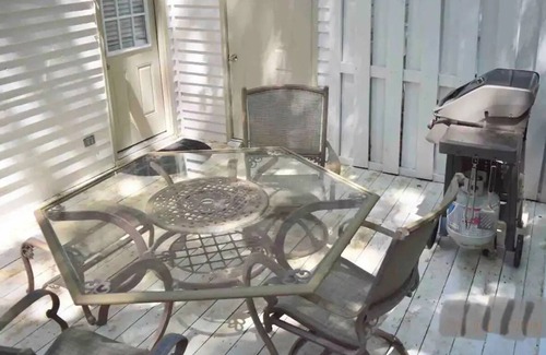 North Raleigh Casa | Newly Remodeled 2 BR Townhome