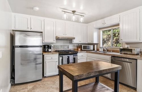 Del Mar Heights Casa | Newly Remodeled 2BR Del Mar Seashore Delight: Near Torrey Pines & Beach