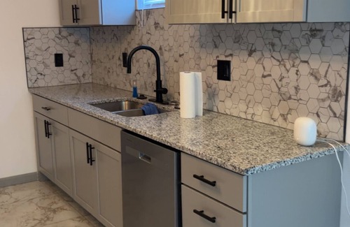 Kansas City Casa | Newly remodeled 3-bedroom, 2 bath house in Kansas City near Chiefs Stadium