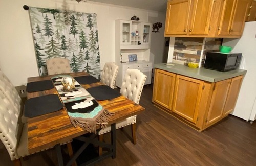 Custer Casa | NEWLY REMODELED 3 BEDROOM MOBILE