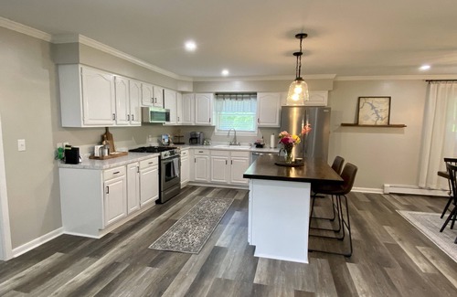 Aurora Casa | Newly Remodeled 3-Bedroom Pet Friendly Home