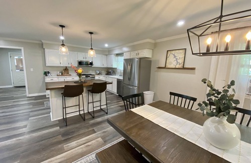 Aurora Casa | Newly Remodeled 3-Bedroom Pet Friendly Home