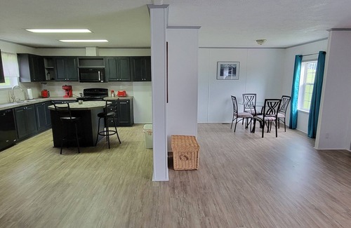 Craig Creek Casa | Newly remodeled 3 br with mountain views and close to trails!