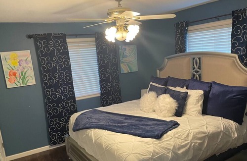 Eastpointe Casa | Newly Remodeled 4 BD 2.5 BA Quiet Near Downtown