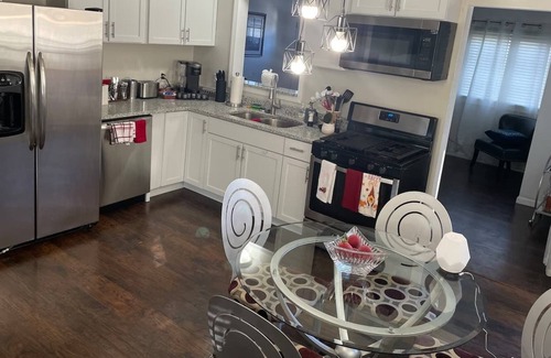 Eastpointe Casa | Newly Remodeled 4 BD 2.5 BA Quiet Near Downtown
