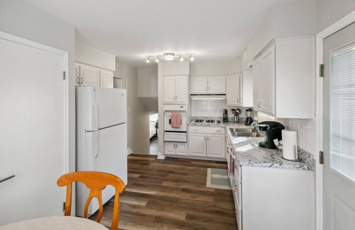 Libertyville Casa | Newly remodeled 4 bedroom home in DT Libertyville Near Naval Base!