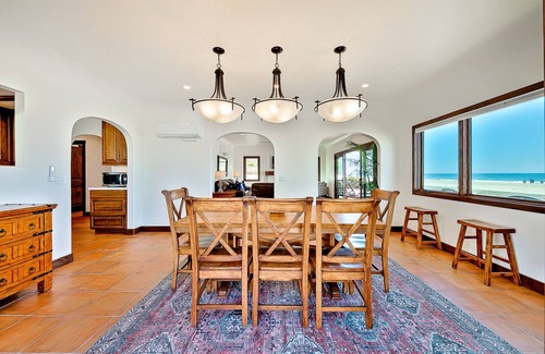 Mission Beach Casa | Stand Alone 1930's Spanish Home con mucho encanto original