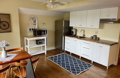 Lexington Apartamento | Newly remodeled apartment, private patio with gorgeous mountain views