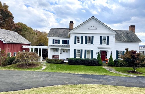 Lexington Apartamento | Newly remodeled apartment, private patio with gorgeous mountain views