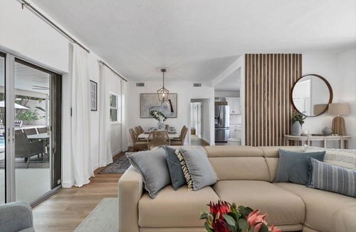 Lido Shores Casa | Newly remodeled beach house by Lido Beach and private pool